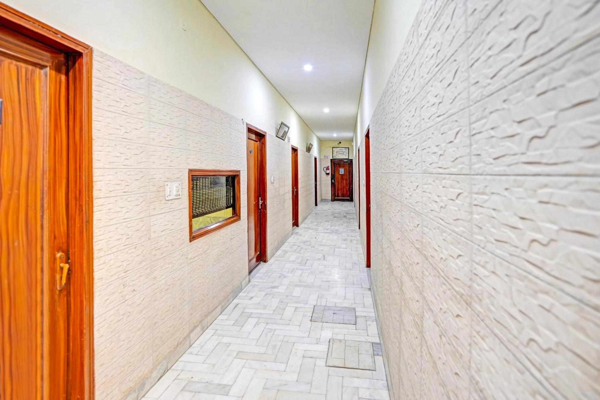 Super Collection O Mathura Near Railway Station 外观 照片